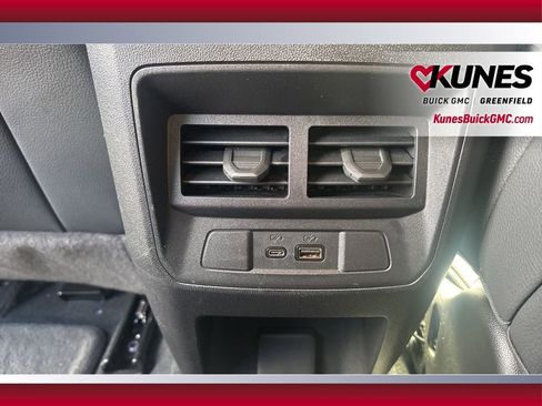 Used 2024 GMC Canyon Denali image 39