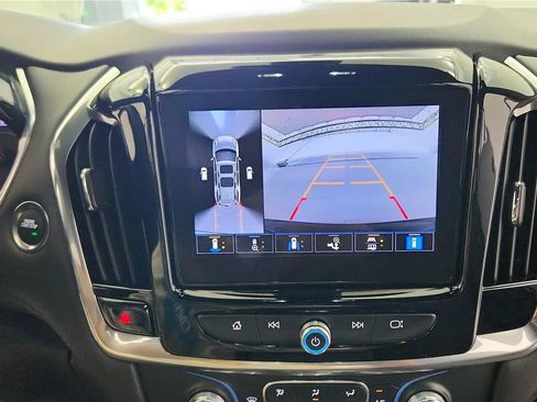 Used 2023 Chevrolet Traverse LT w/ Rear Camera Mirror Package AWD/4WD image 18