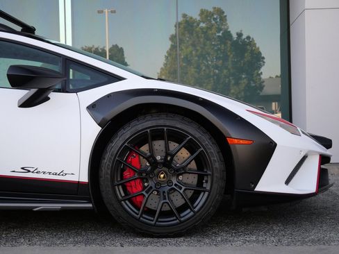 Used 2023 Lamborghini Huracan Sterrato image 9
