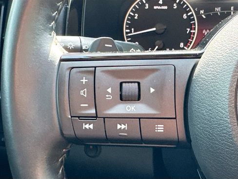 Certified 2024 Nissan Pathfinder SL FWD image 11