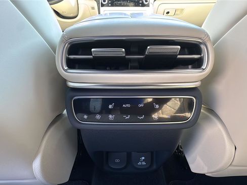 Used 2025 Genesis GV80 3.5T Prestige image 24