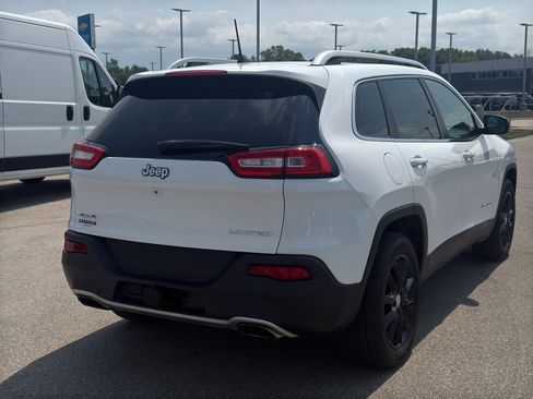Used 2018 Jeep Cherokee Limited w/ Trailer Tow Group AWD/4WD image 5