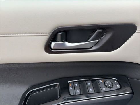 New 2026 Nissan Pathfinder SL image 11