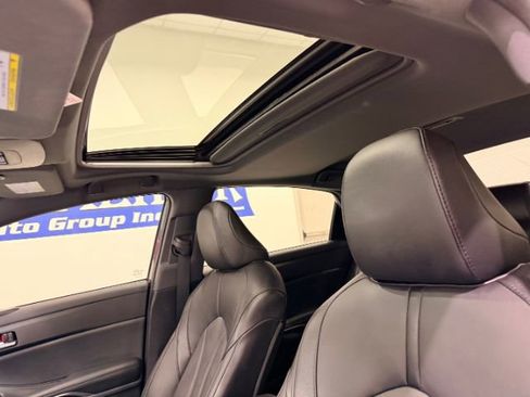 Used 2022 Toyota Avalon XLE w/ Moonroof Package image 25