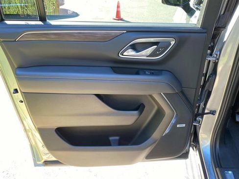 Used 2024 Chevrolet Suburban LT w/ Luxury Package AWD/4WD image 12