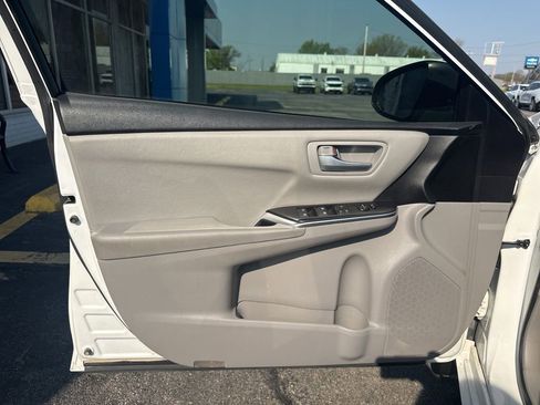 Used 2017 Toyota Camry LE image 11