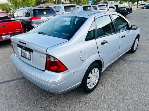 Used 2006 Ford Focus S FWD image 3