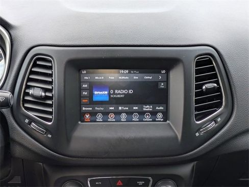 Used 2020 Jeep Compass Latitude image 19
