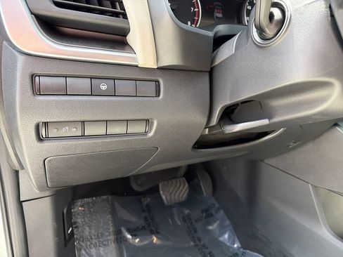 Used 2023 Nissan Rogue SV FWD image 19