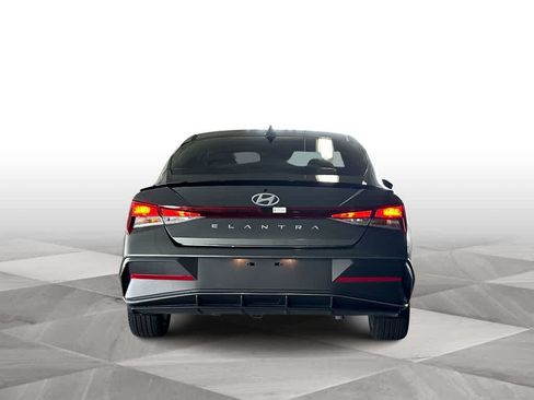 Used 2025 Hyundai Elantra Sport FWD image 7