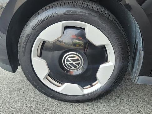 Used 2025 Volkswagen ID. Buzz Pro S RWD image 6