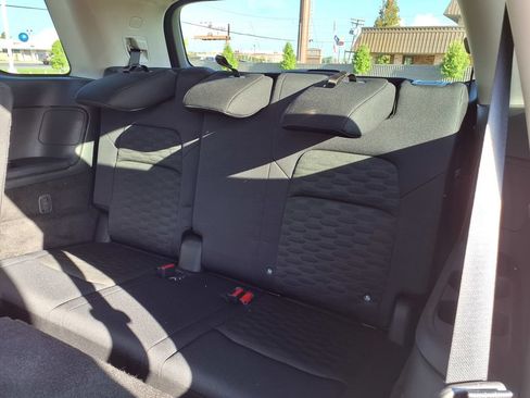 Used 2025 Nissan Pathfinder SV FWD image 18
