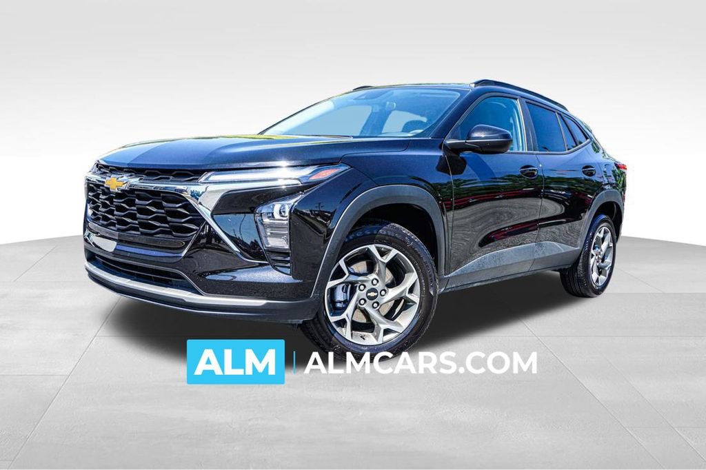 Used 2025 Chevrolet Trax LT FWD image 1