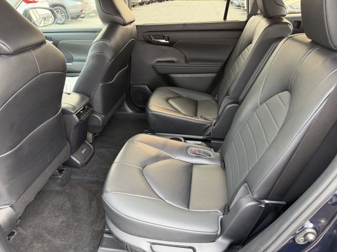 Used 2023 Toyota Highlander XLE AWD/4WD image 26