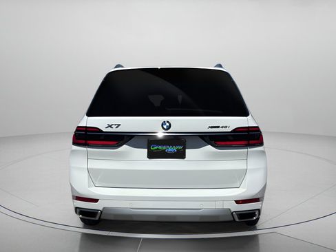 Used 2025 BMW X7 xDrive40i image 4