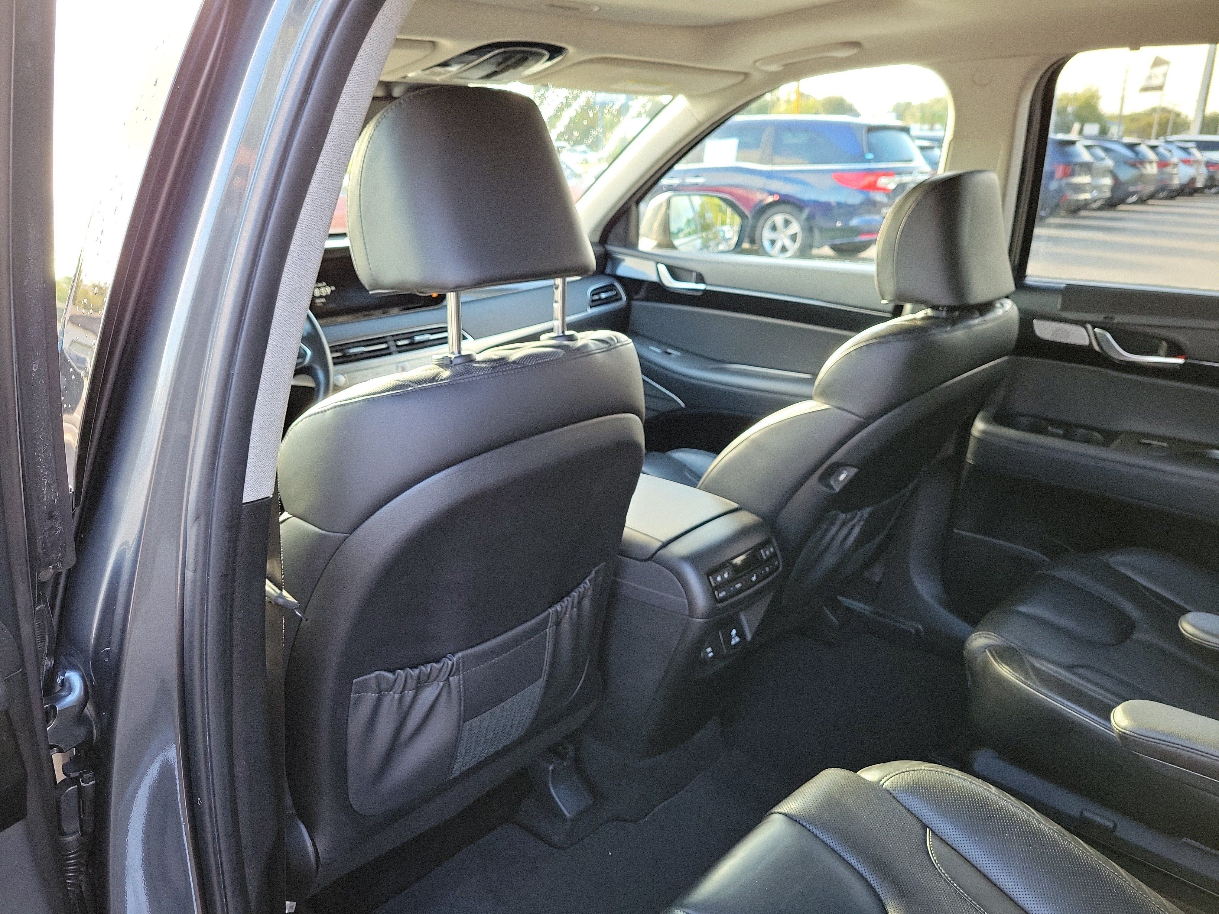 Used 2022 Hyundai Palisade Limited w/ Cargo Package FWD image 17