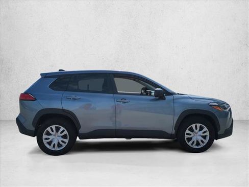 Used 2025 Toyota Corolla Cross L FWD image 4