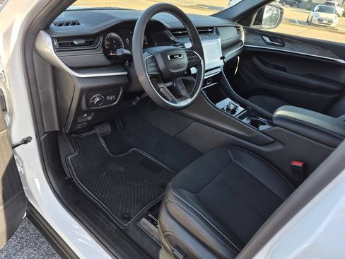 New 2026 Jeep Grand Cherokee L 2WD image 11