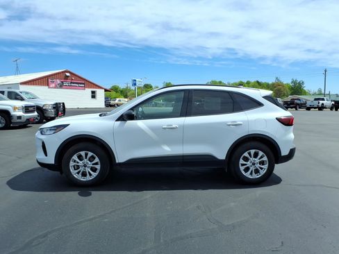Used 2025 Ford Escape Active w/ Cold Weather Package AWD/4WD image 2