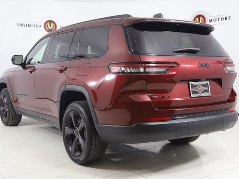 Used 2023 Jeep Grand Cherokee L Laredo image 4