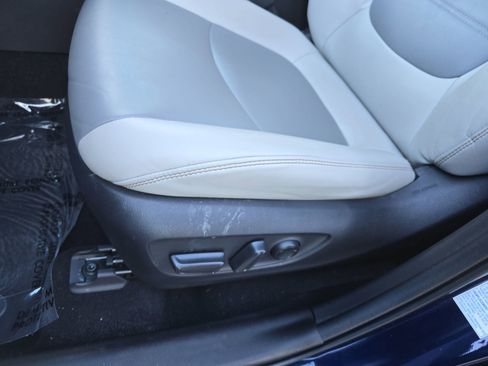 Used 2021 Toyota RAV4 Limited image 34