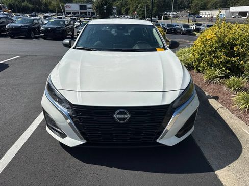 Used 2025 Nissan Altima 2.5 SV FWD image 8