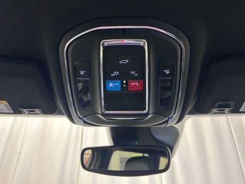 Used 2023 Jeep Grand Cherokee L Laredo image 18