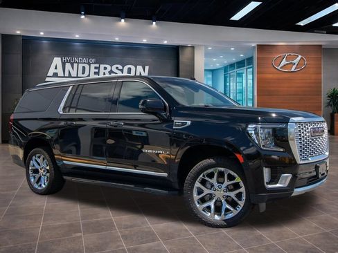 Used 2023 GMC Yukon XL Denali AWD/4WD image 3