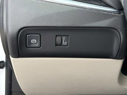 Used 2023 Buick Enclave Essence FWD image 26