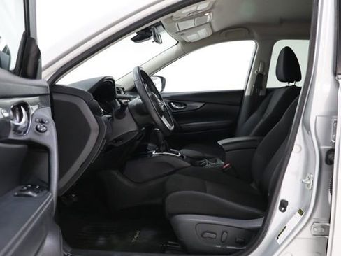 Used 2019 Nissan Rogue SV AWD/4WD image 18
