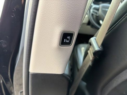 Used 2020 Chrysler Voyager Lxi image 29