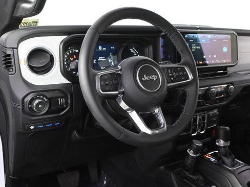 Used 2025 Jeep Wrangler Unlimited Sahara AWD/4WD image 10