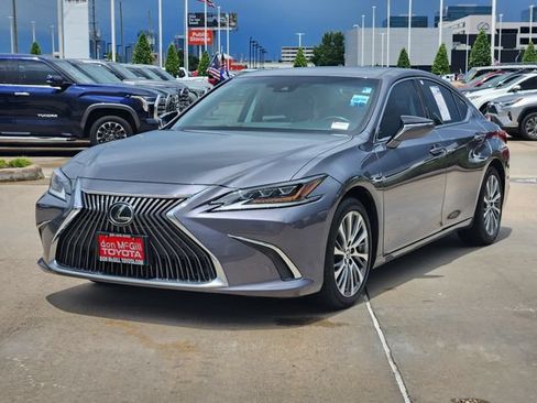 Used 2019 Lexus ES 350 w/ Accessory Package FWD image 3