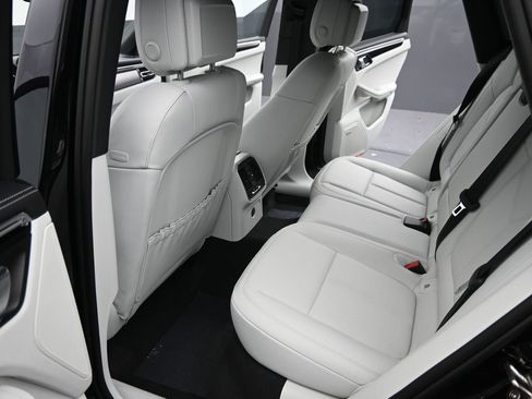New 2025 Porsche Macan S image 22