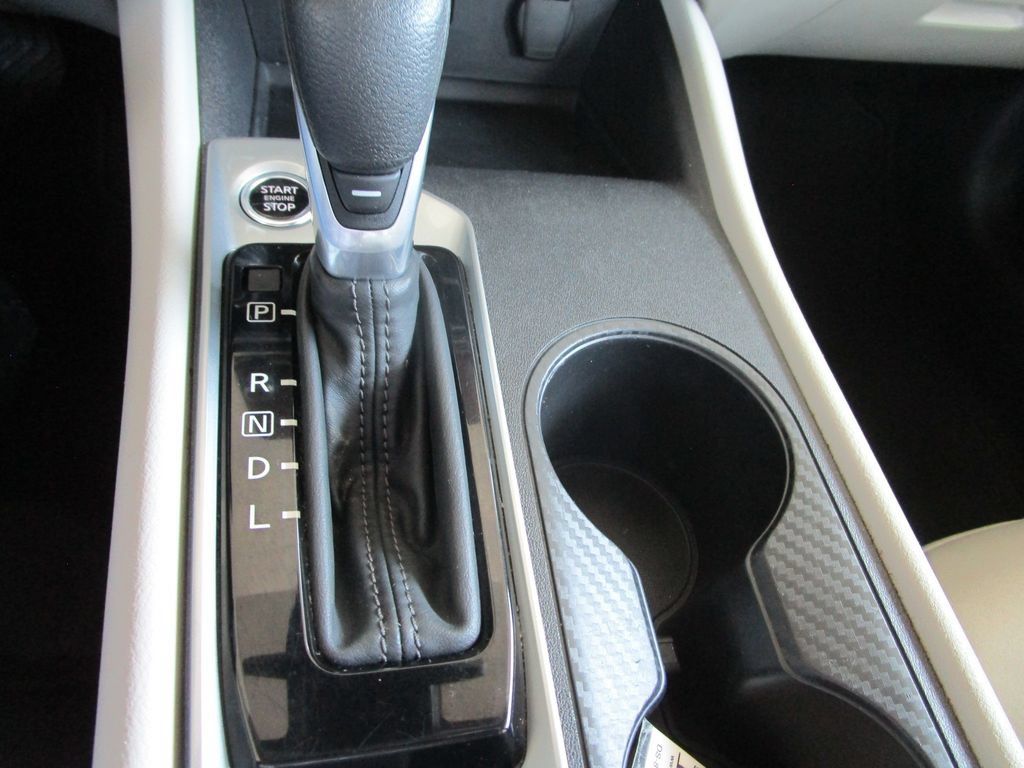Used 2025 Nissan Altima 2.5 SV FWD image 33