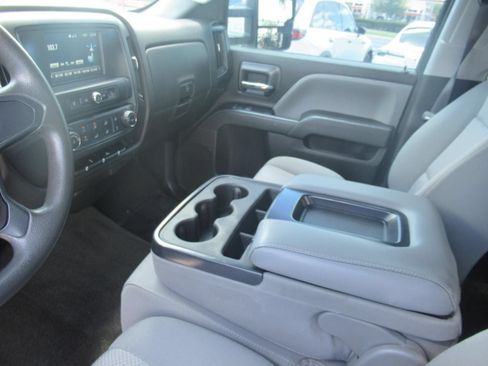 Used 2017 Chevrolet Silverado 1500 Custom w/ Custom Convenience Package RWD image 17
