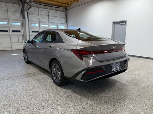 Used 2024 Hyundai Elantra SEL image 2