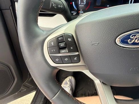 Used 2026 Ford Explorer Active RWD image 10