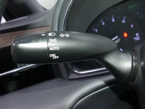 Used 2021 Toyota Avalon XLE FWD image 33