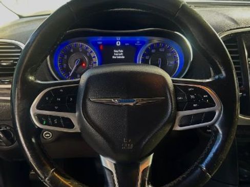 Used 2019 Chrysler 300 Touring w/ Sport Appearance Package image 12