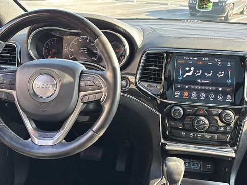 Used 2020 Jeep Grand Cherokee Overland AWD/4WD image 7