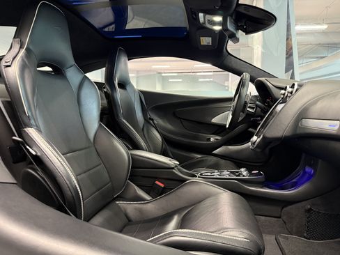 Used 2023 McLaren GT RWD image 5