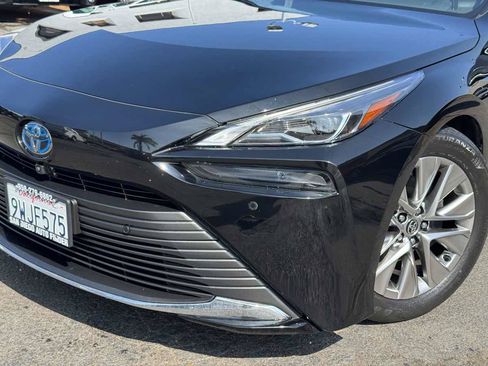 Used 2021 Toyota Mirai w/ Advanced Technology Package RWD image 3