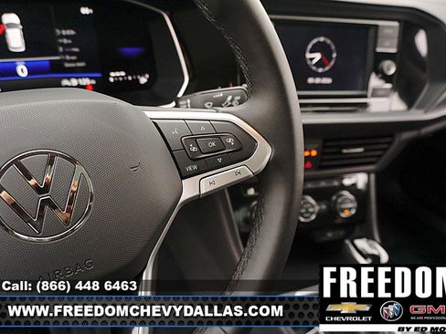 Used 2024 Volkswagen Jetta SE FWD image 22