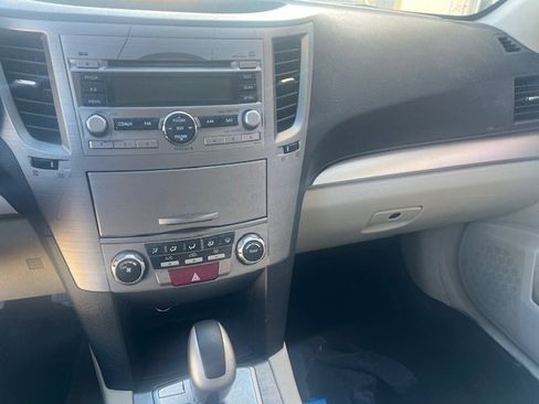 Used 2011 Subaru Outback 2.5i Premium image 12