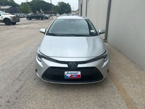 Used 2025 Toyota Corolla LE FWD image 6