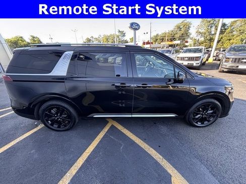 Used 2022 Kia Carnival SX Prestige image 11