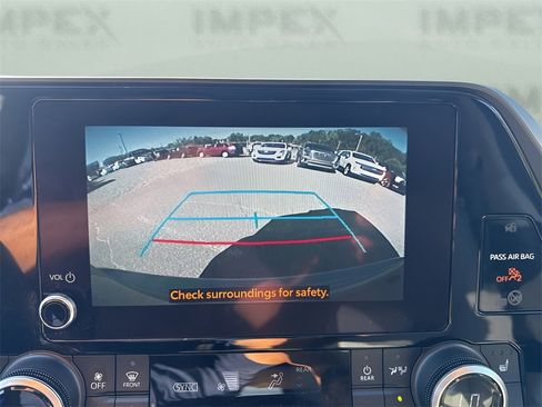 Used 2023 Toyota Highlander XLE image 21