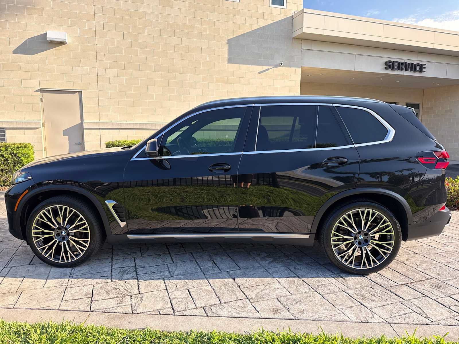 Used 2024 BMW X5 xDrive40i AWD/4WD image 8