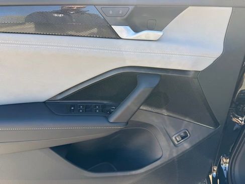 New 2026 Volkswagen Tiguan SE R-Line FWD image 12